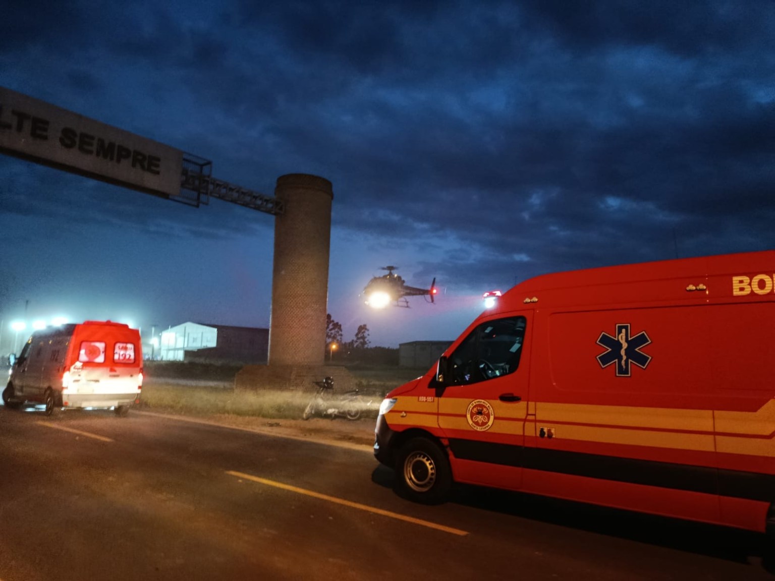 Motociclista fica gravemente ferido após colisão com carro em Morro da Fumaça