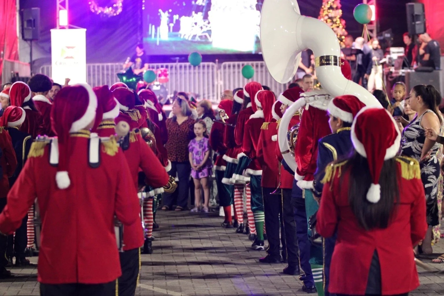 Desfile de Natal interdita ruas de Criciúma nesta segunda-feira