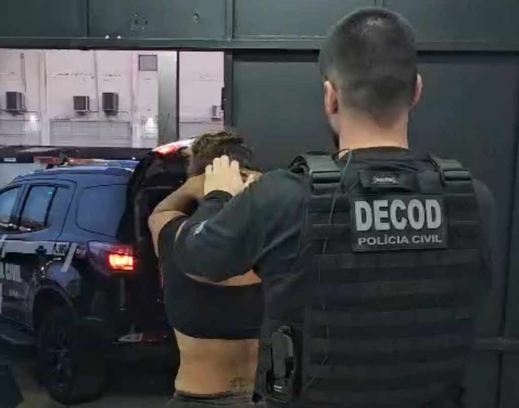 Mulher apontada como chefe de núcleo feminino de facção é presa em Criciúma